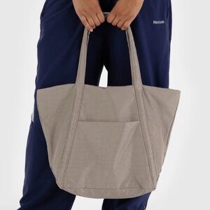 EUC - Baggu Travel Cloud Tote Bag - Dove